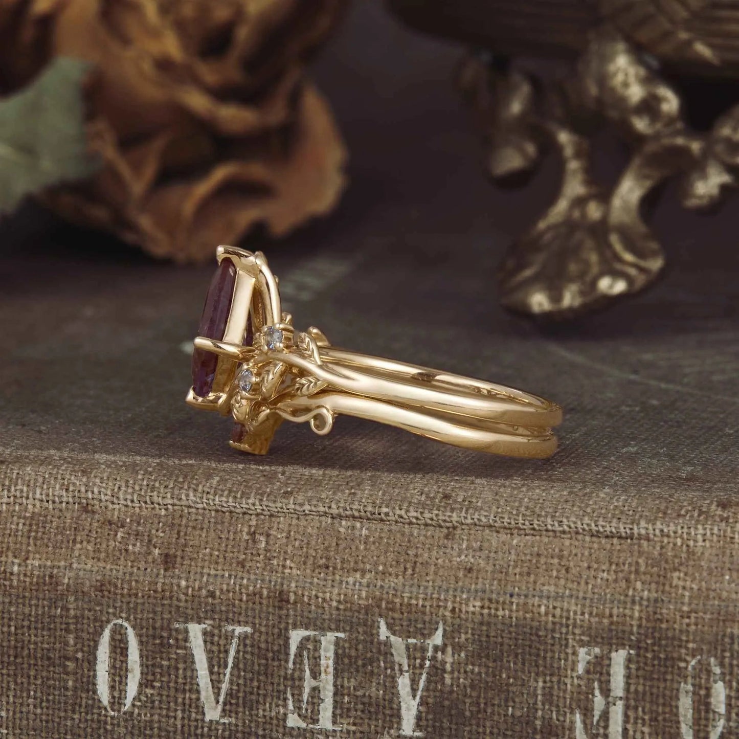 Kite Shaped Alexandrite Leaves Engagement Ring Set 2pcs - GemsMagic - GemsMagic