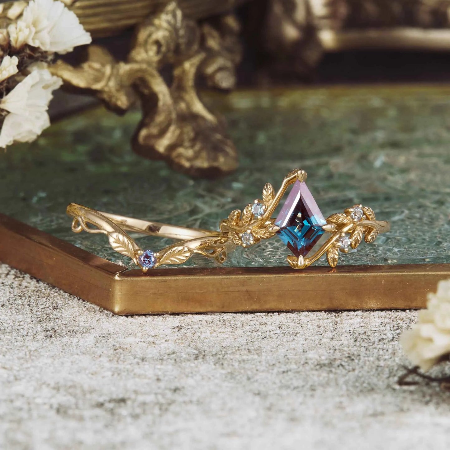 Kite Shaped Alexandrite Leaves Engagement Ring Set 2pcs - GemsMagic - GemsMagic