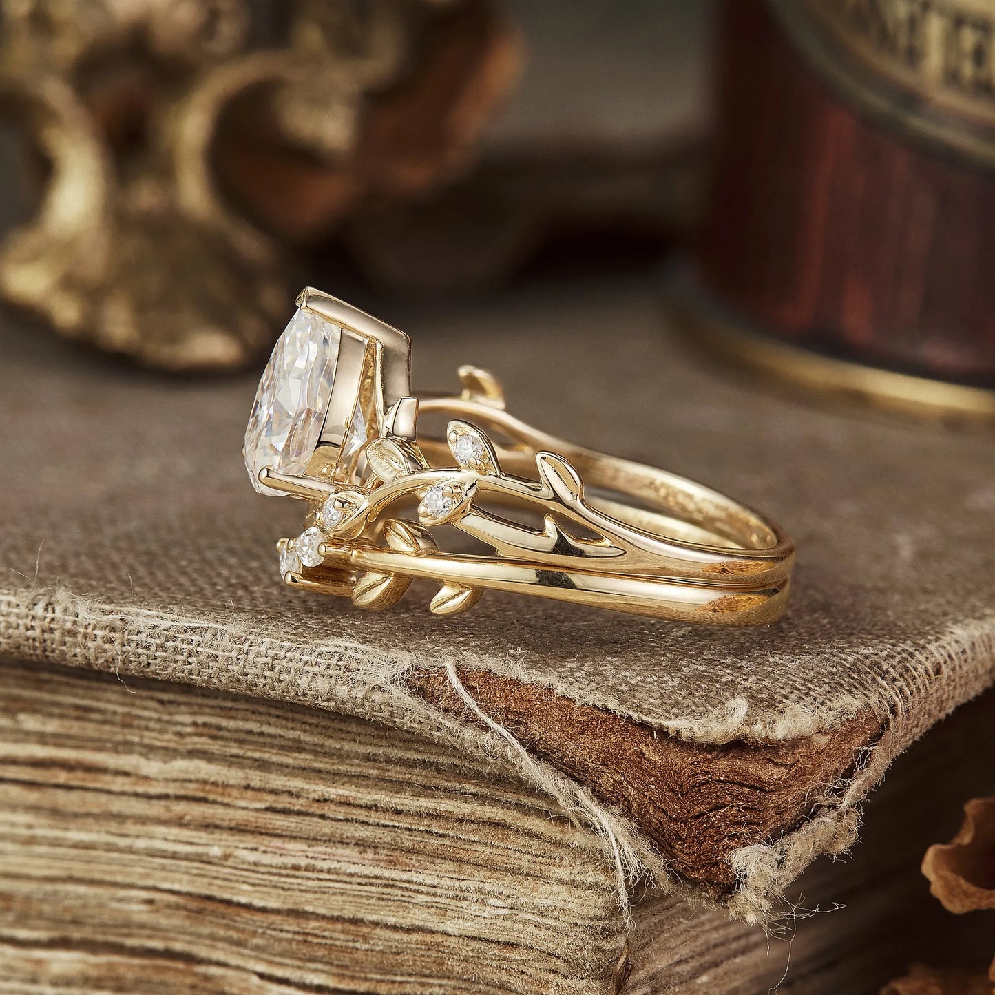 Pear Cut Moissanite Twisted Leaf Engagement Ring Set