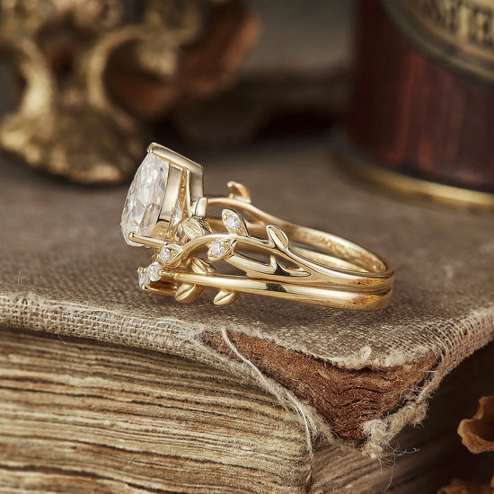 Pear Cut Moissanite Twisted Leaf Engagement Ring Set