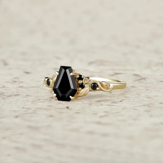 Nature's Embrace: Coffin Cut Black Onyx Leaf Ring - Lila - GemsMagic