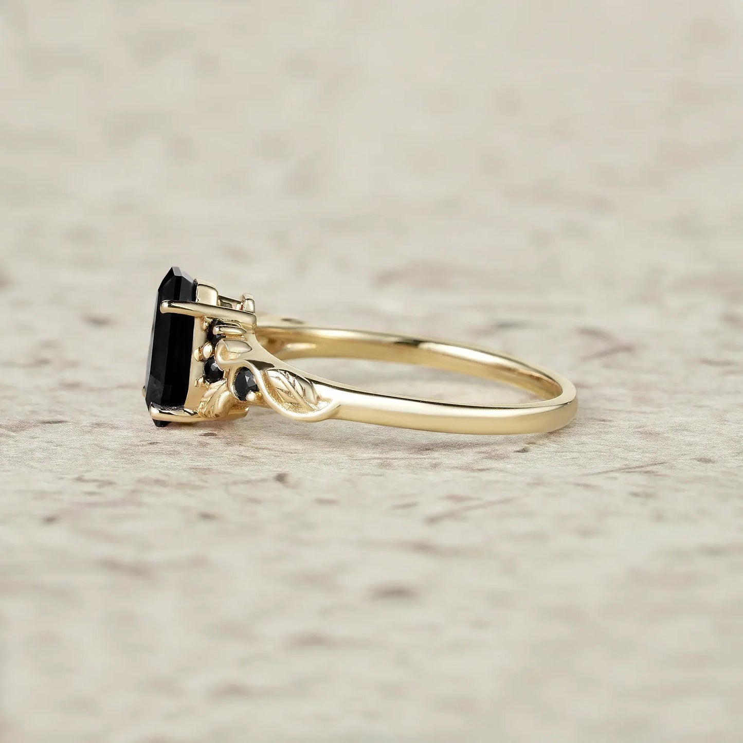 Nature's Embrace: Coffin Cut Black Onyx Leaf Ring - Lila - GemsMagic