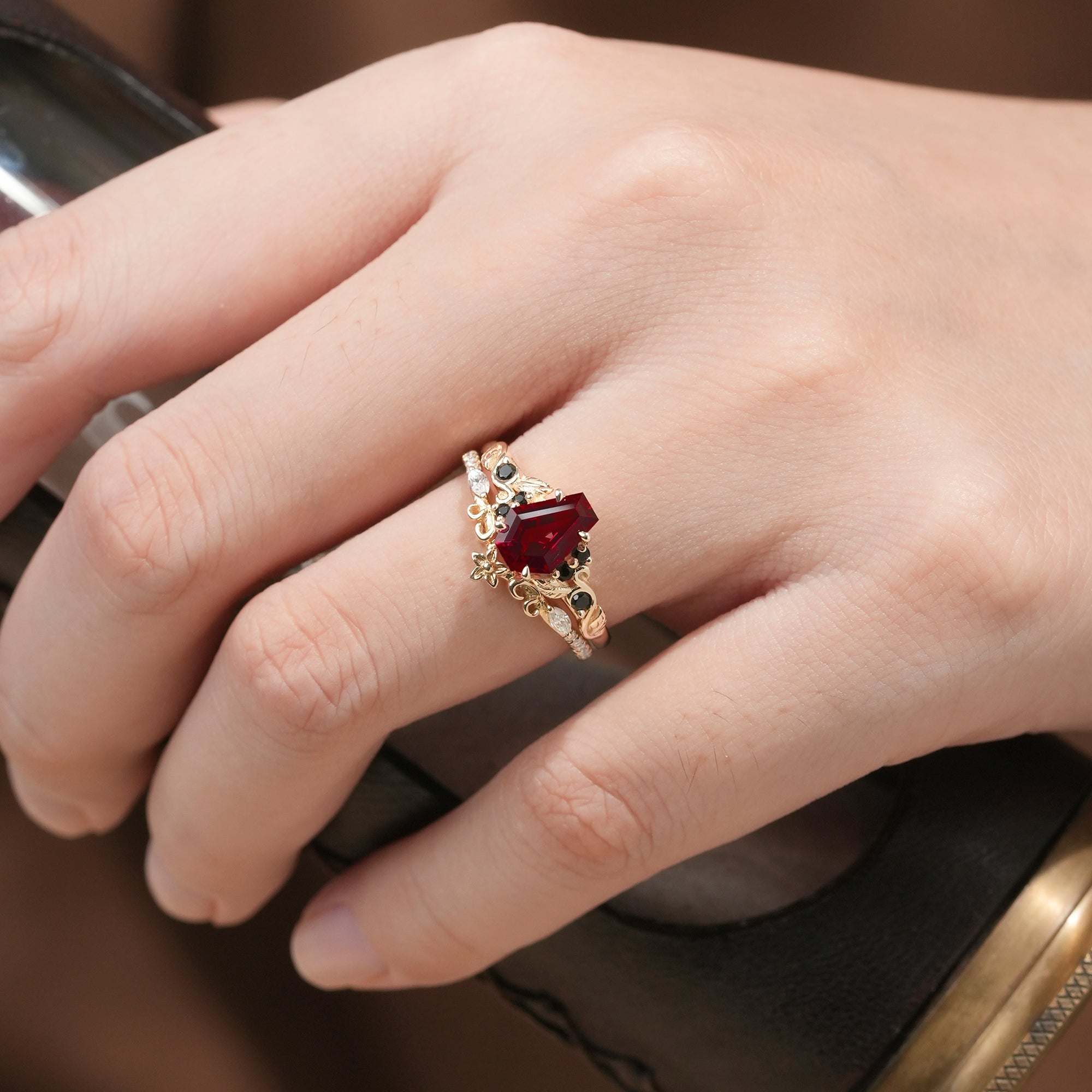 Nature's Embrace: Coffin Cut Ruby Leaf Ring Set - Lila - GemsMagic