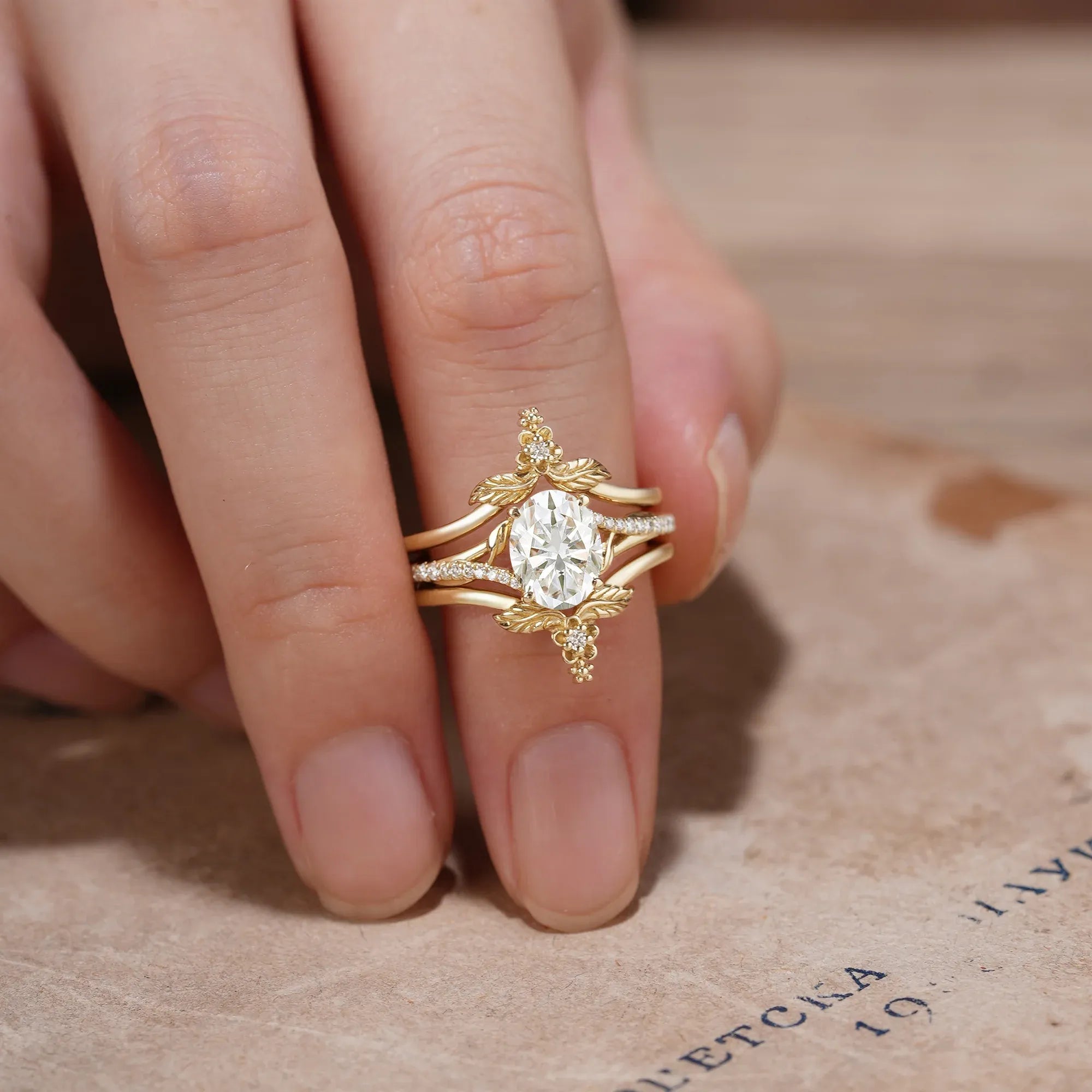 Oval Cut Moissanite Leaf Ring Set - Dahlia - GemsMagic