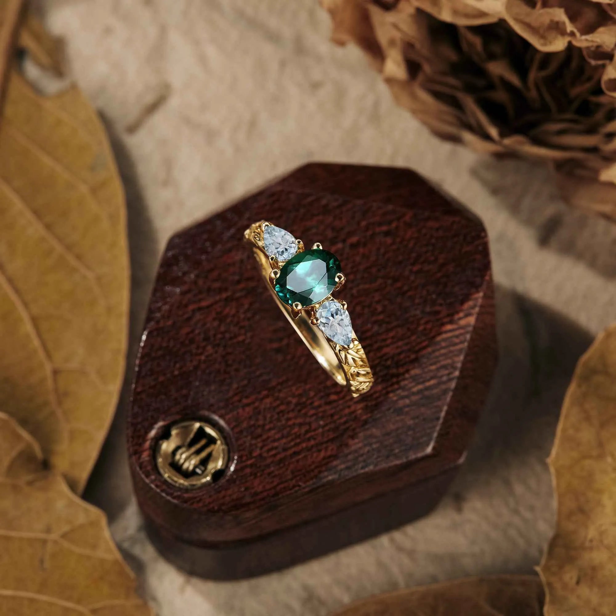 Oval Emerald&Aquamarine Cluster Engagement Ring - GemsMagic - GemsMagic