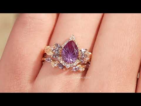 Load and play video in Gallery viewer, Fairy Ring-Alexandrite Halo Gold Ring Set 2pcs-Vivienne
