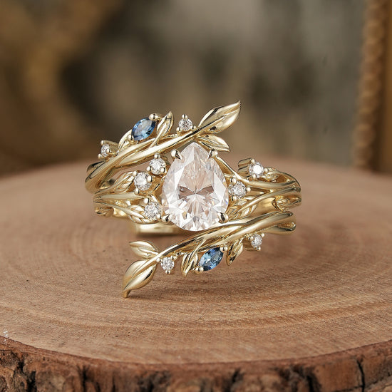Pear-shaped Moissanite Leaf Ring Set with Sapphire