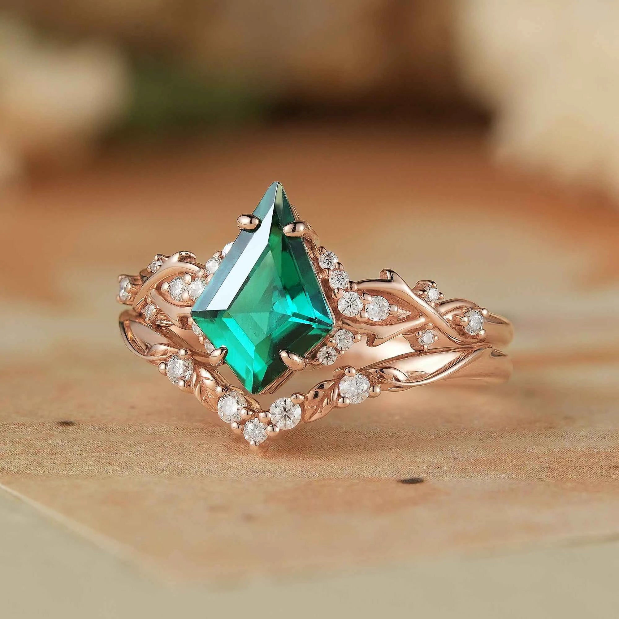 Twig Emerald & Moissanite Bridal Set - Leonie - GemsMagic