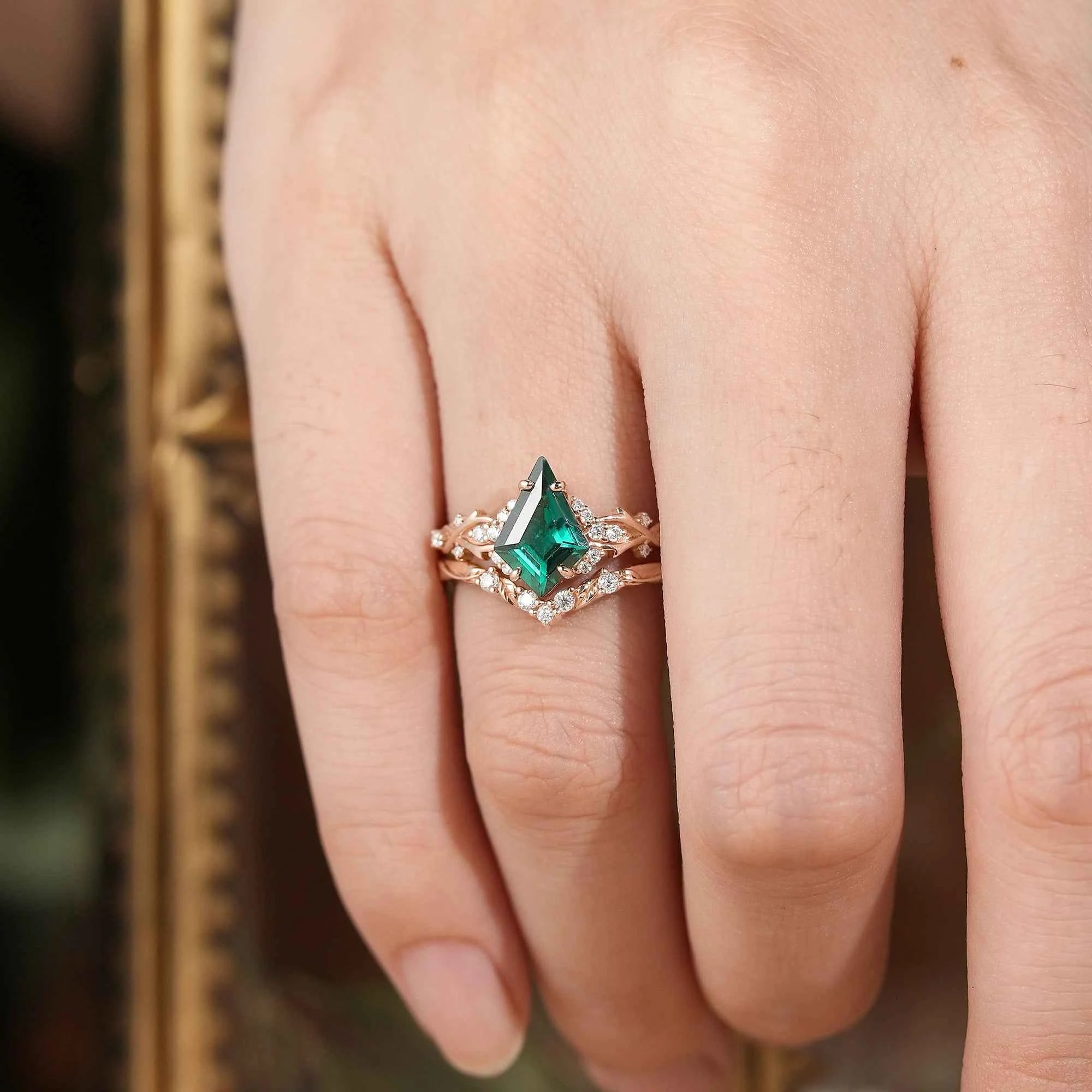 Twig Emerald & Moissanite Bridal Set - Leonie - GemsMagic