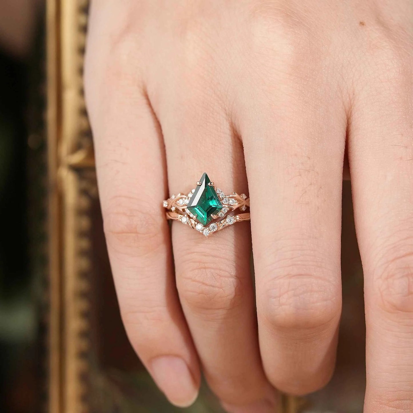 Twig Emerald & Moissanite Bridal Set - Leonie - GemsMagic