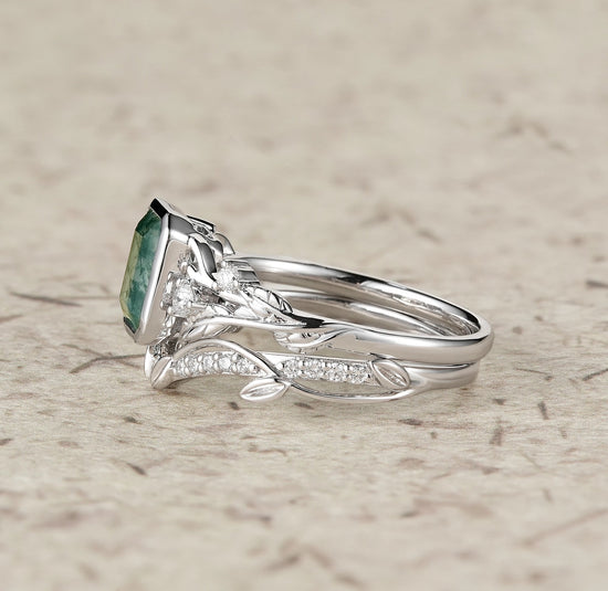 Unique Emerald Cut Emerald & Moissanite Ring Set 2pcs - Anya - GemsMagic