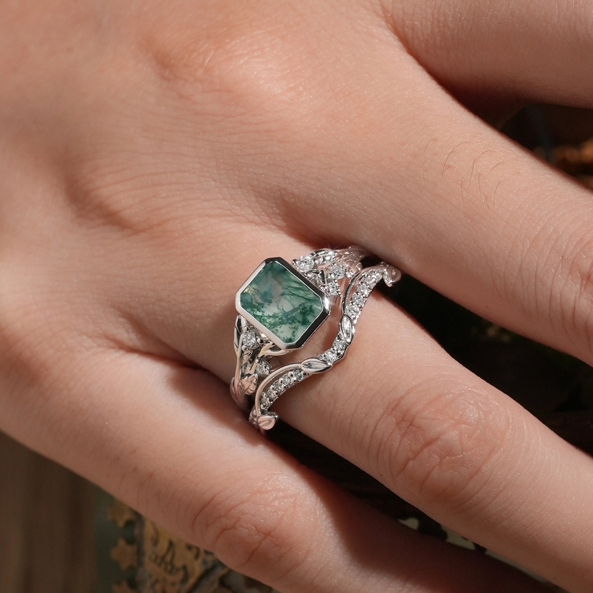 Unique Emerald Cut Emerald & Moissanite Ring Set 2pcs - Anya - GemsMagic