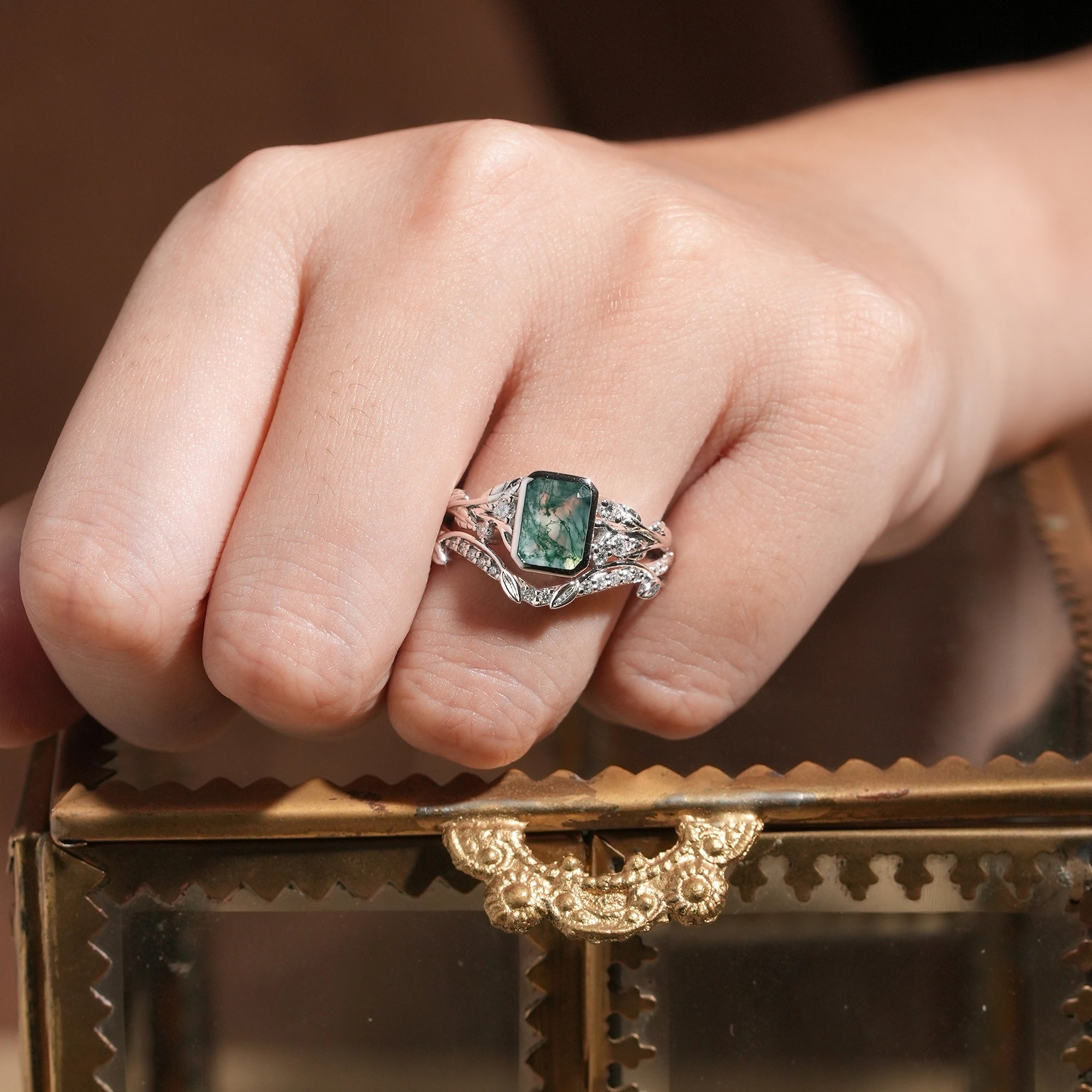 Unique Emerald Cut Emerald & Moissanite Ring Set 2pcs - Anya - GemsMagic