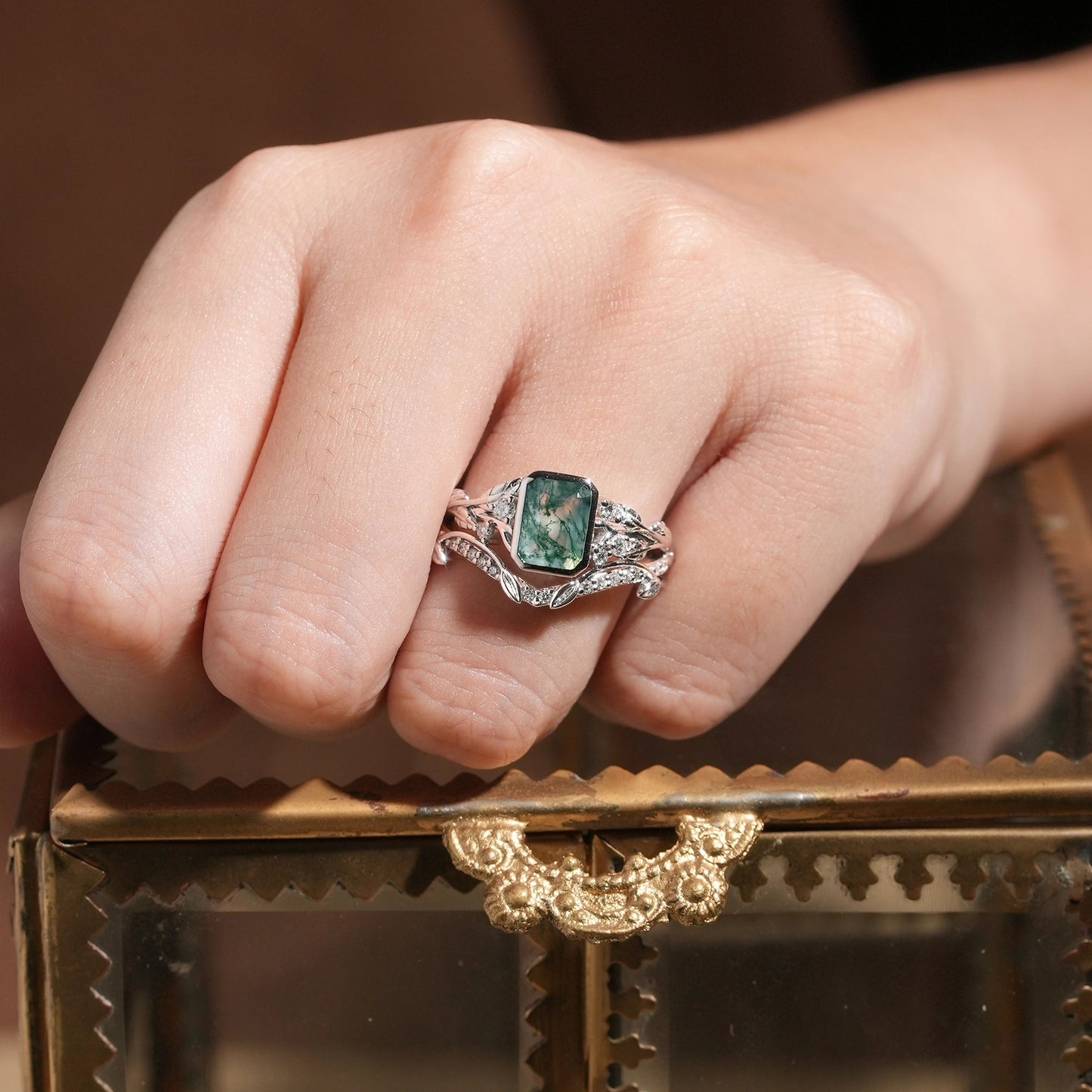 Unique Emerald Cut Emerald & Moissanite Ring Set 2pcs - Anya - GemsMagic