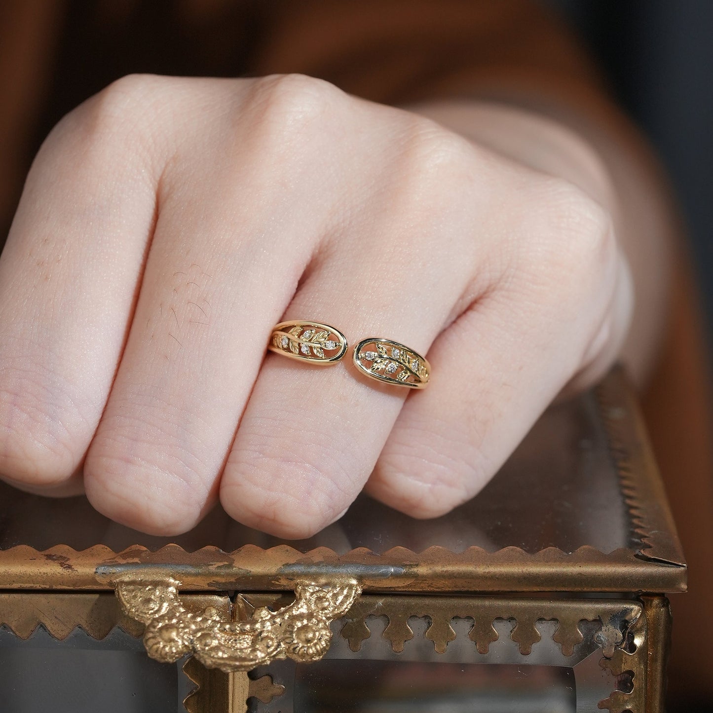 Unique Leaf Moissanite Wedding Band - Dorothea - GemsMagic