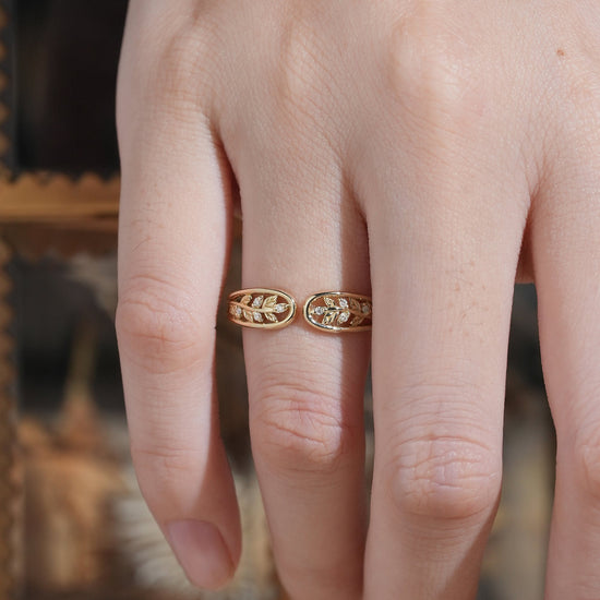 Unique Leaf Moissanite Wedding Band - Dorothea - GemsMagic