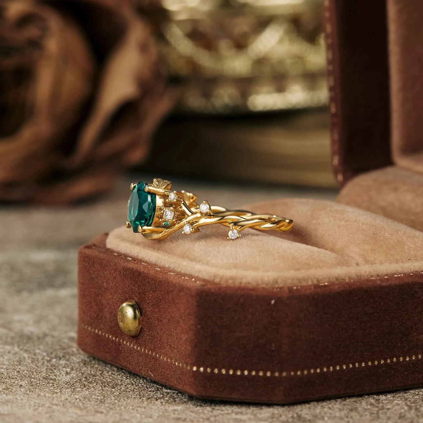 Charming Emerald Ring