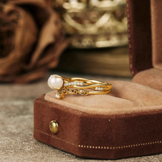 Graceful Pearl Engagement Ring Set