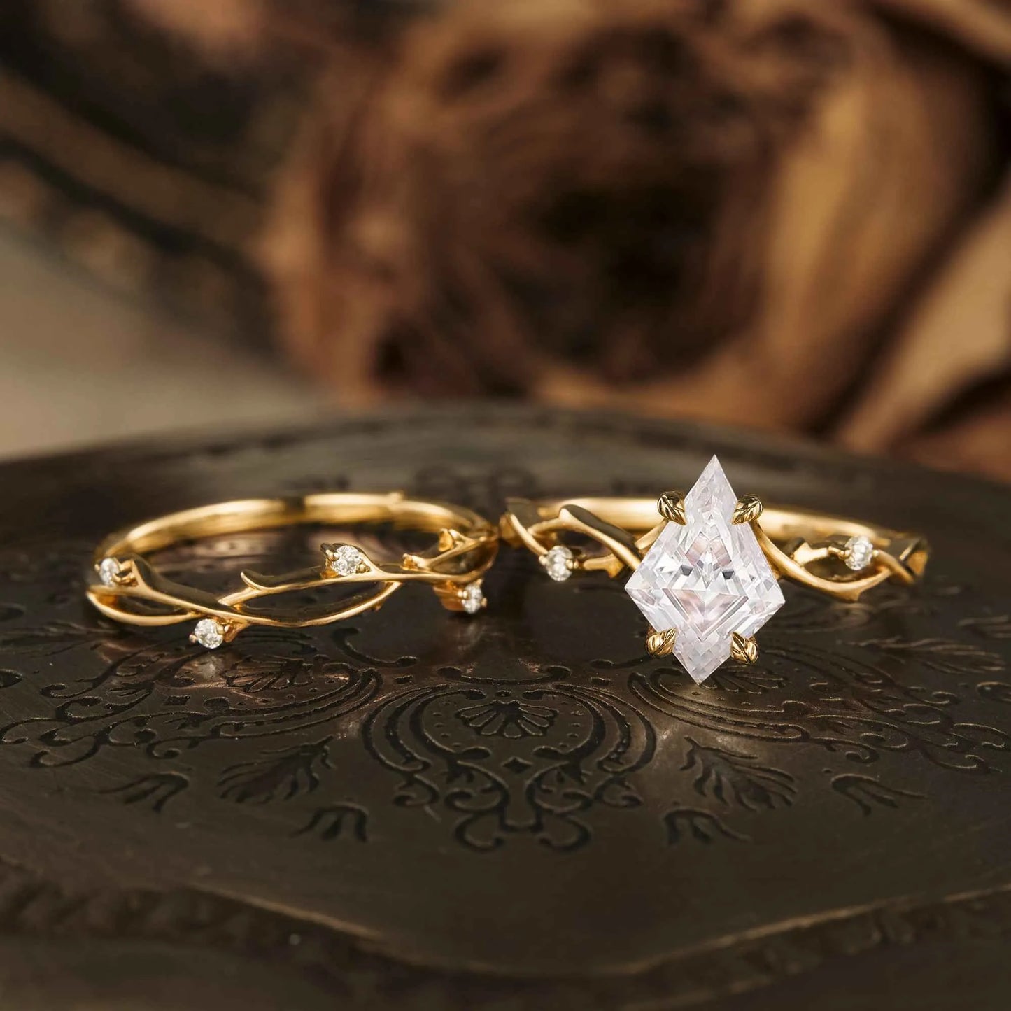 Unique Kite Moissanite Twisted Engagement Ring Set