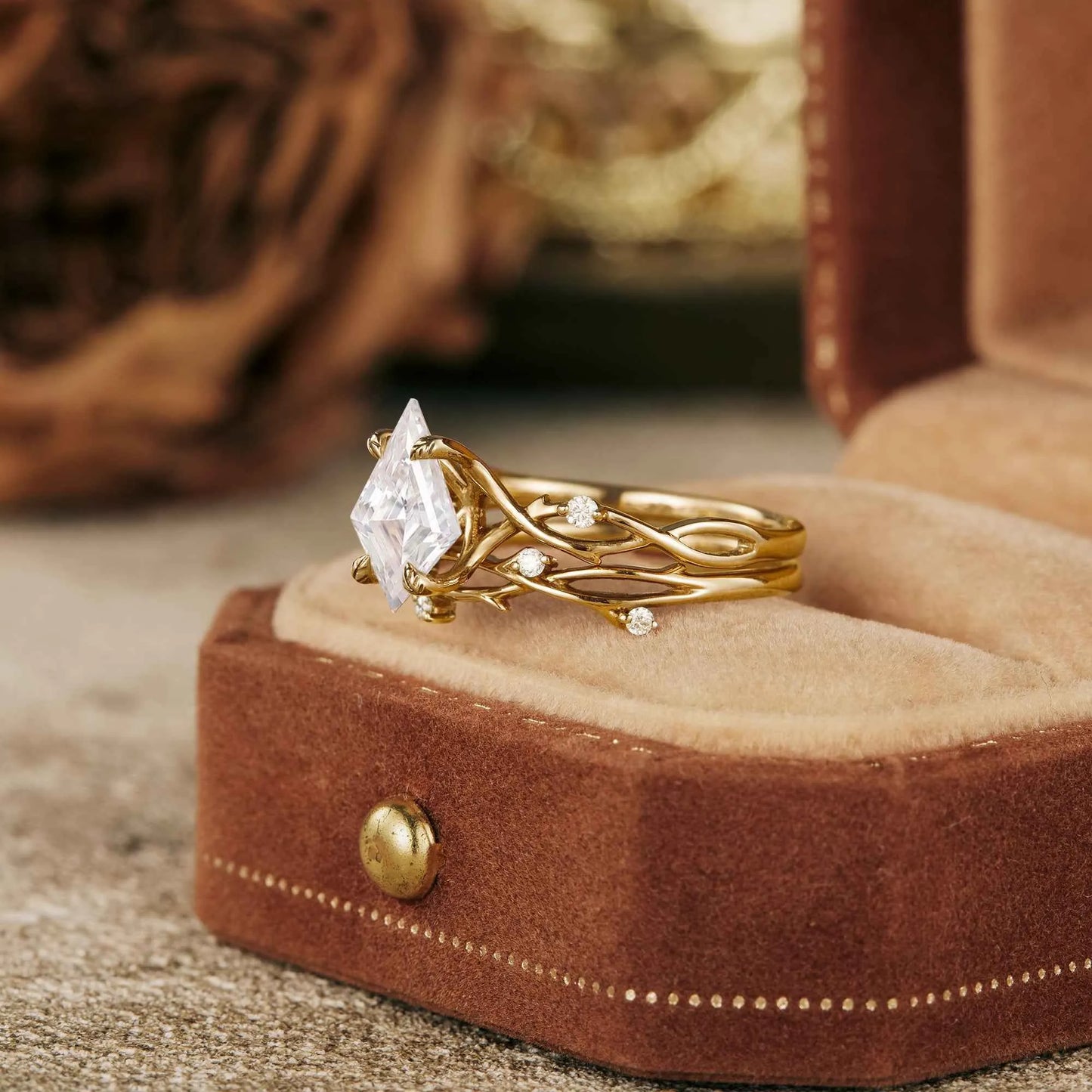 Unique Kite Moissanite Twisted Engagement Ring Set