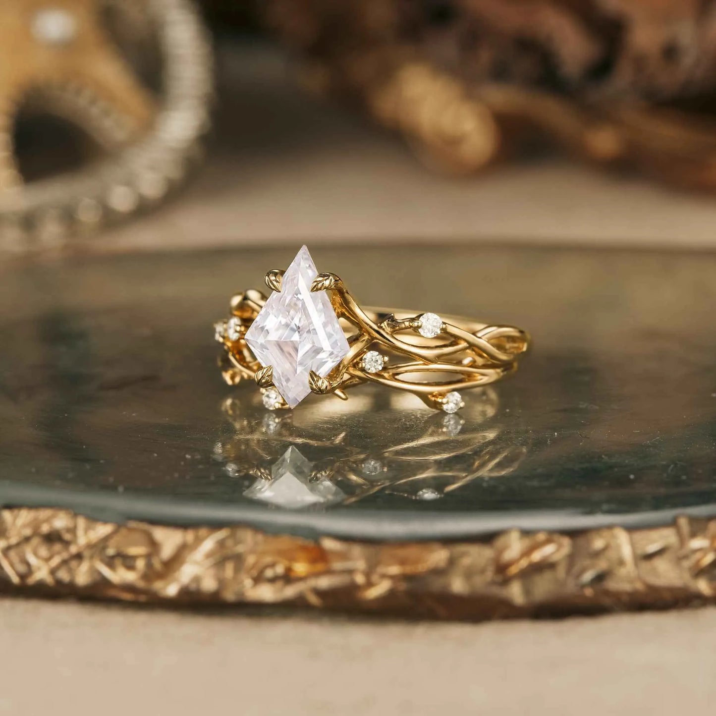 Unique Kite Moissanite Twisted Engagement Ring Set