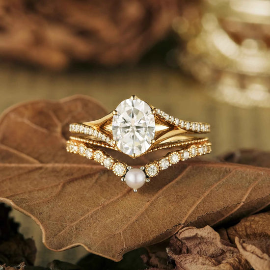 Exquisite Oval Moissanite Peekaboo Ring Set