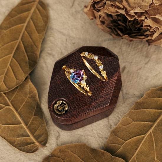 Load image into Gallery viewer, Virginia Creeper inspired gold ring set with pear-cut lab alexandrite and moissanite accents
