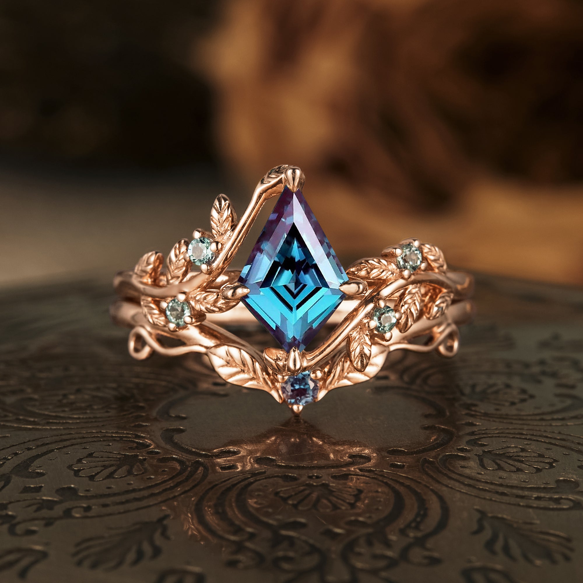 Kite Shaped Alexandrite Leaves Engagement Ring Set 2pcs - GemsMagic