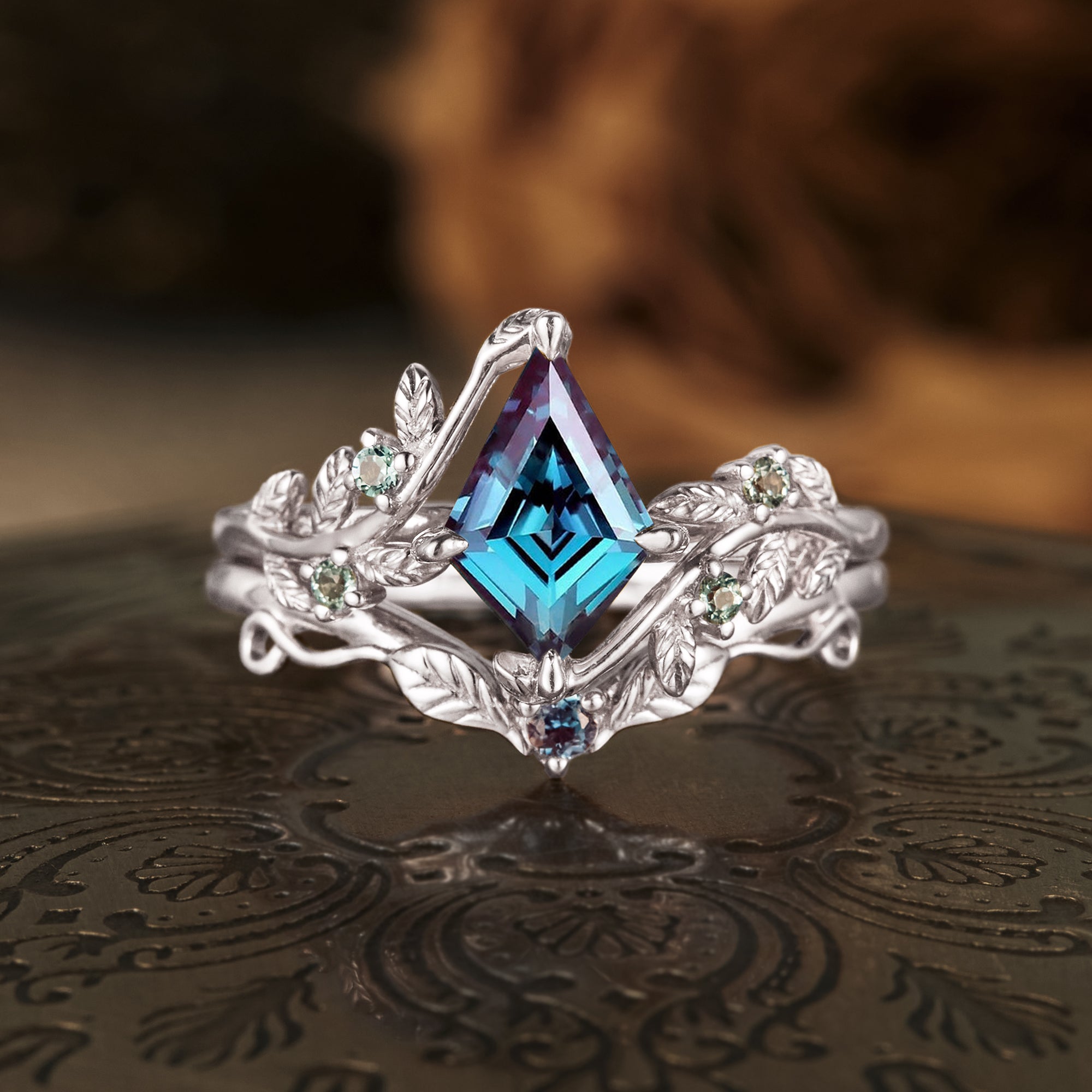 Kite Shaped Alexandrite Leaves Engagement Ring Set 2pcs - GemsMagic
