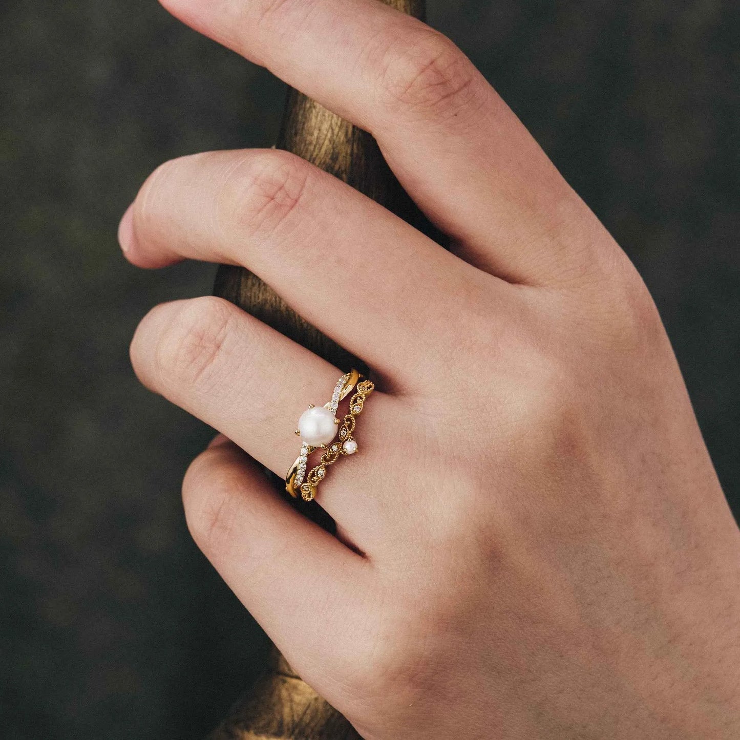 Graceful Pearl Engagement Ring Set 