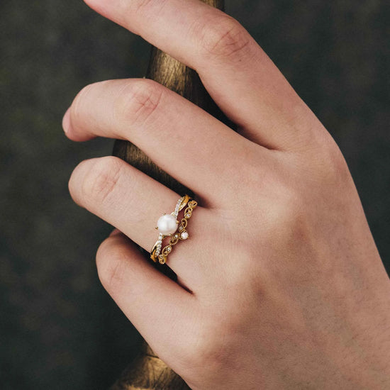 Graceful Pearl Engagement Ring Set 