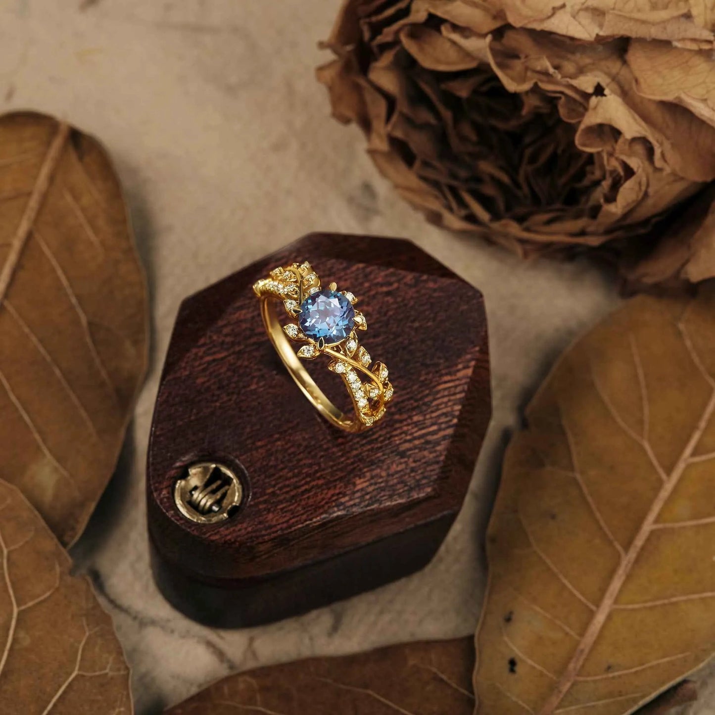 Windmill Inspired Alexandrite Ring - GemsMagic - GemsMagic